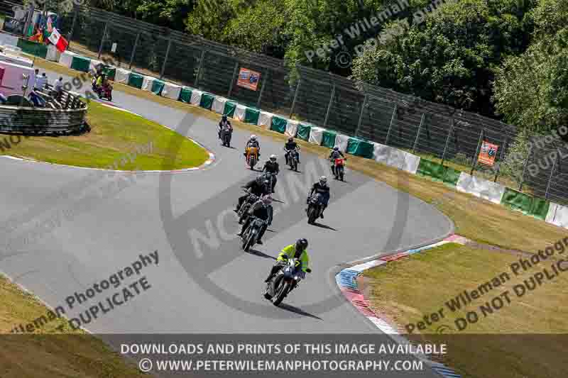 Vintage motorcycle club;eventdigitalimages;mallory park;mallory park trackday photographs;no limits trackdays;peter wileman photography;trackday digital images;trackday photos;vmcc festival 1000 bikes photographs